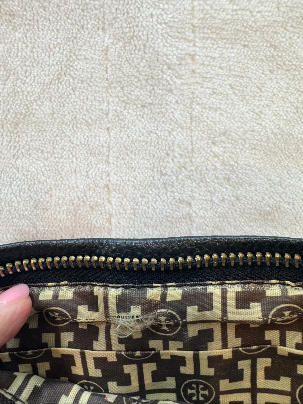 Tory Burch Carson Black Leather Crossbody Clutch Shoulder Bag Designer Purse